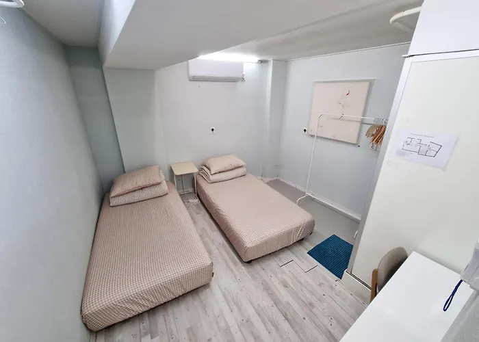 Ernie Myeongdon'g Sation 1min, Anytime Check In Bed & Breakfast Seoel