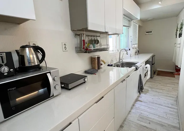 Bed & Breakfast Ernie Myeongdon'g Sation 1min, Anytime Check In Seoel