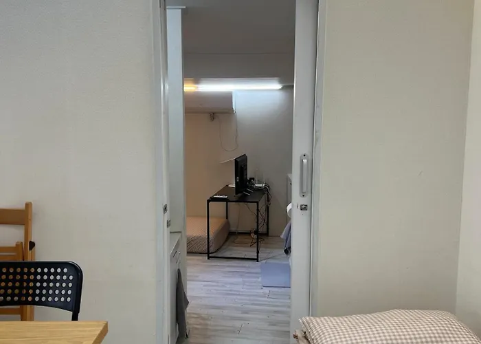 Ernie Myeongdon'g Sation 1min, Anytime Check In Bed & Breakfast
