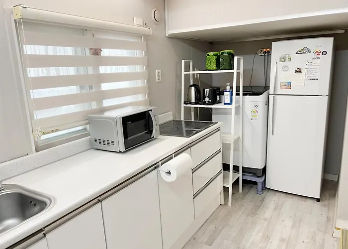 Acomodação com café da manhã  Ernie Myeongdon'g Sation 1min, Anytime Check In 4*
